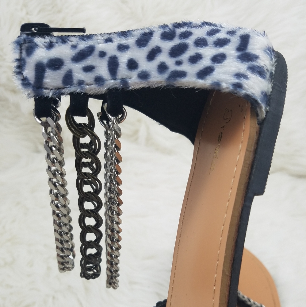 Leopard Print Flat Sandals With Chain Detail - image 3
